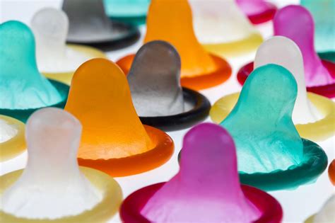 Blowjob ohne Kondom gegen Aufpreis Bordell Strassen